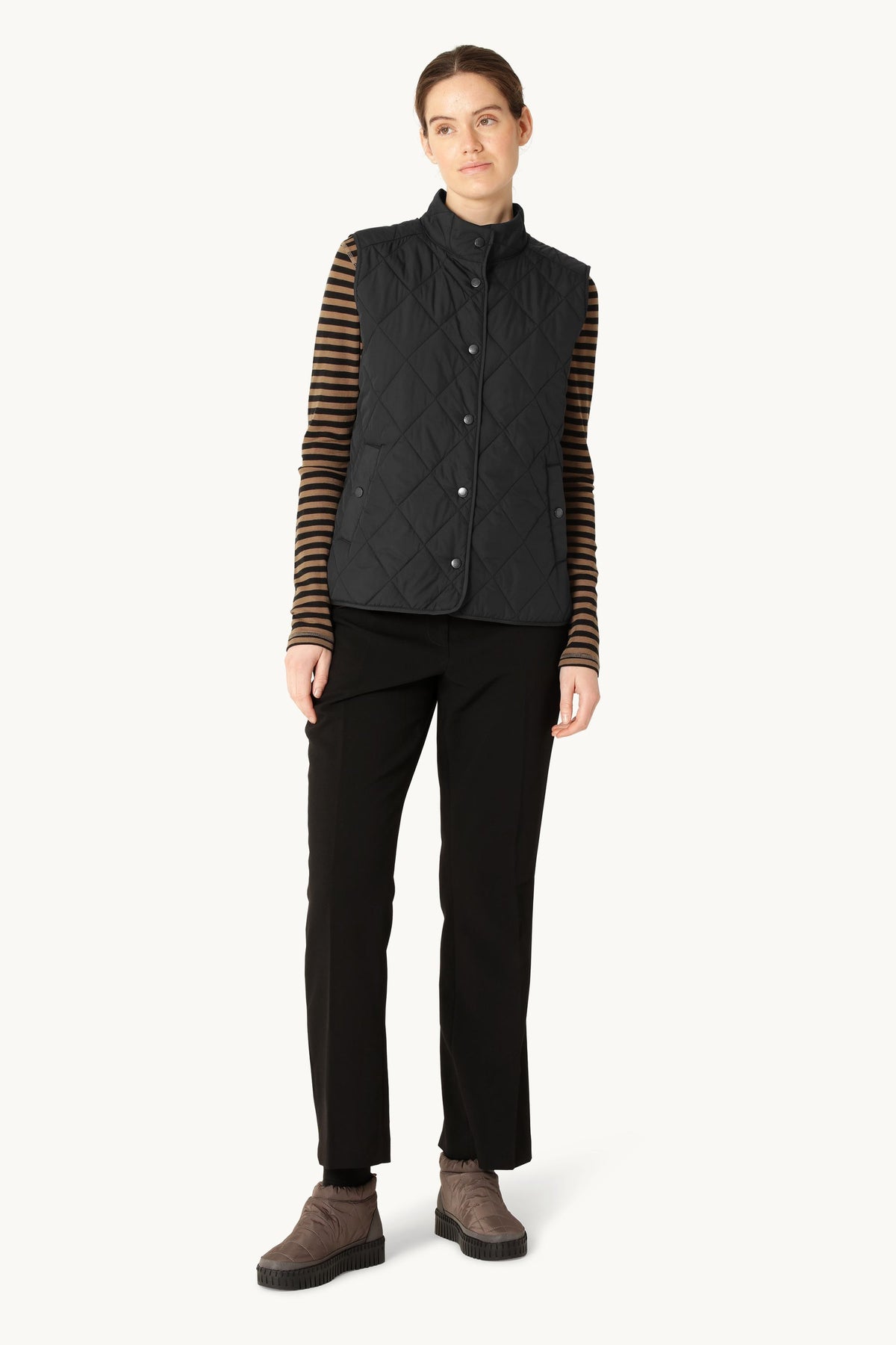 Short Quilted Vest with Press Buttons - Black