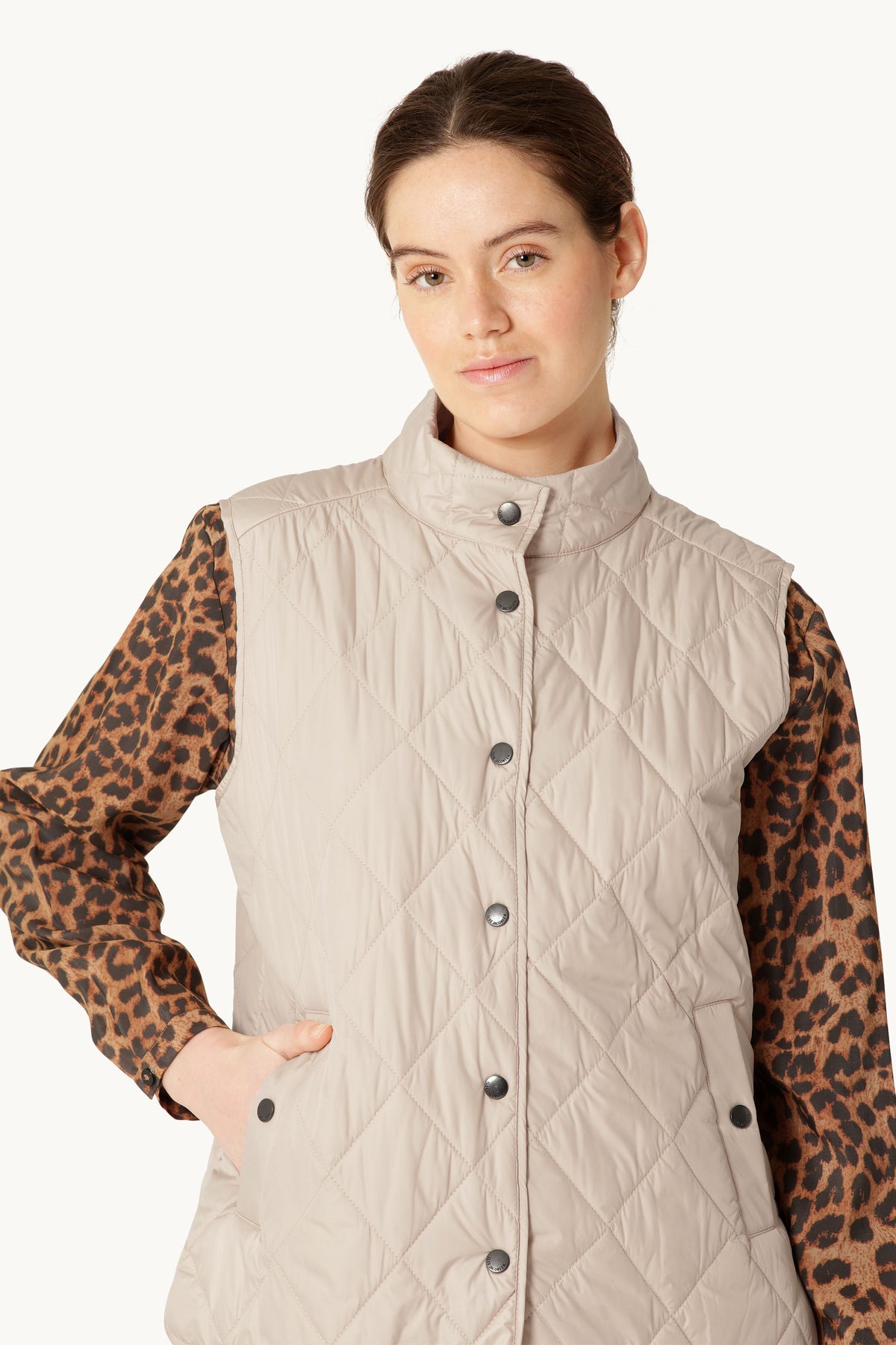 Short Quilted Vest with Press Buttons - Light Camel