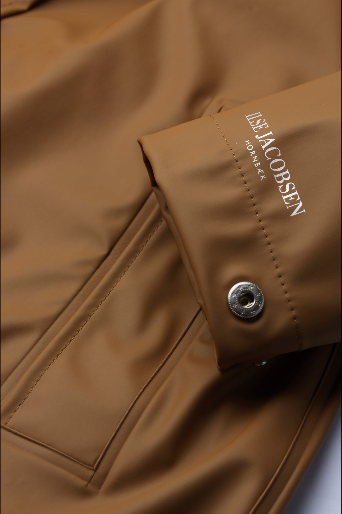 Short Raincoat with Hood - Toffee